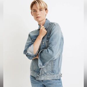 The Oversized Trucker Jean Jacket in Akenside Wash